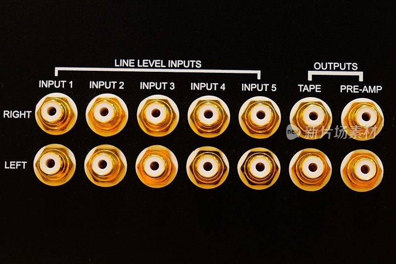 放大器输入连接器。