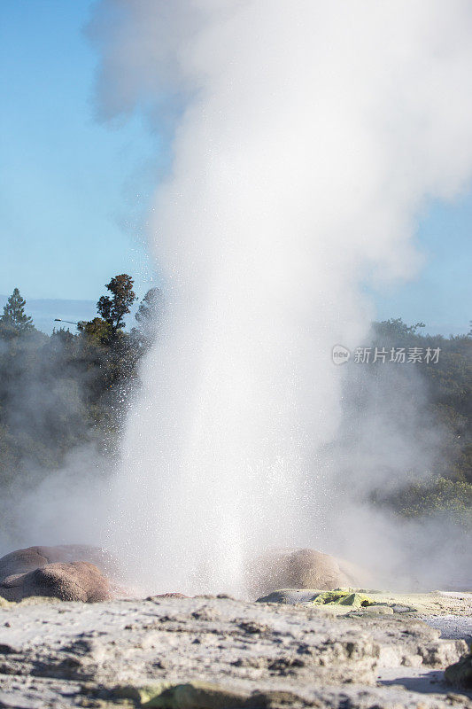 新西兰:罗托鲁瓦的波胡图间歇泉