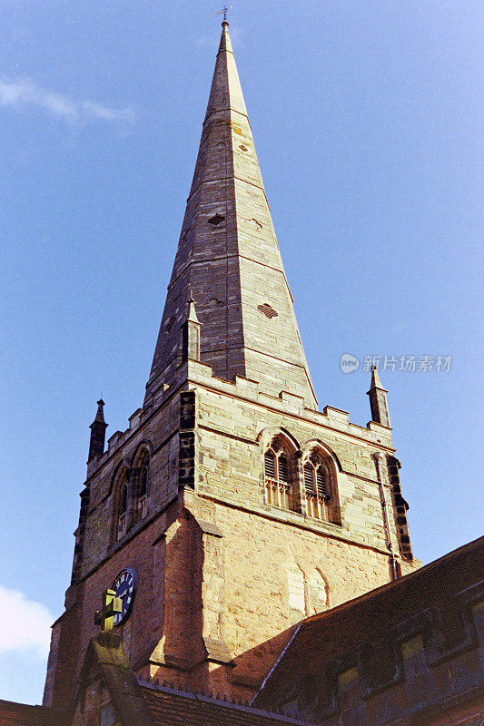圣阿尔菲奇教堂，索利哈尔，是西米德兰兹郡索利哈尔的英格兰教堂的一个教区教堂——拍摄于电影中