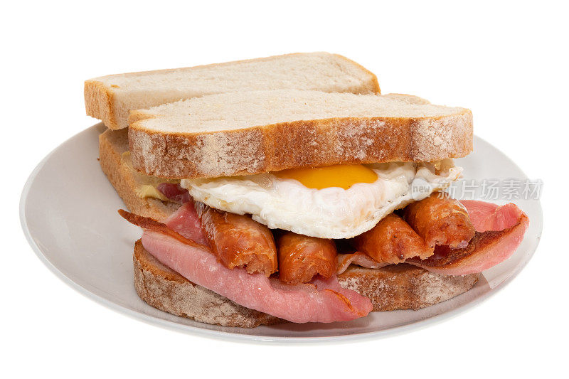 早餐是烤香肠、培根和煎蛋的三明治