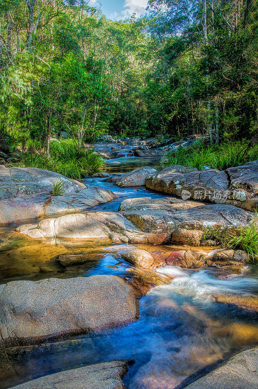 Mothar山岩石池