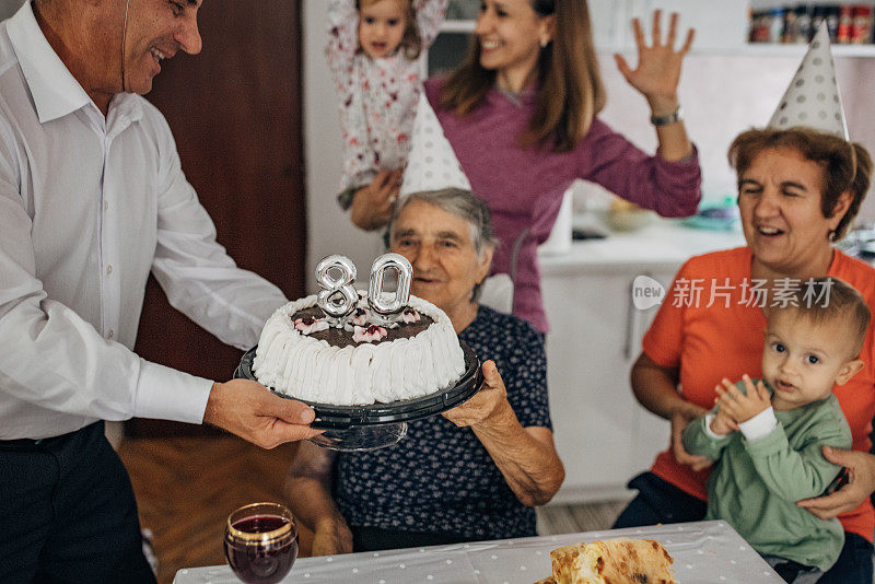 奶奶的生日蛋糕，生日快乐