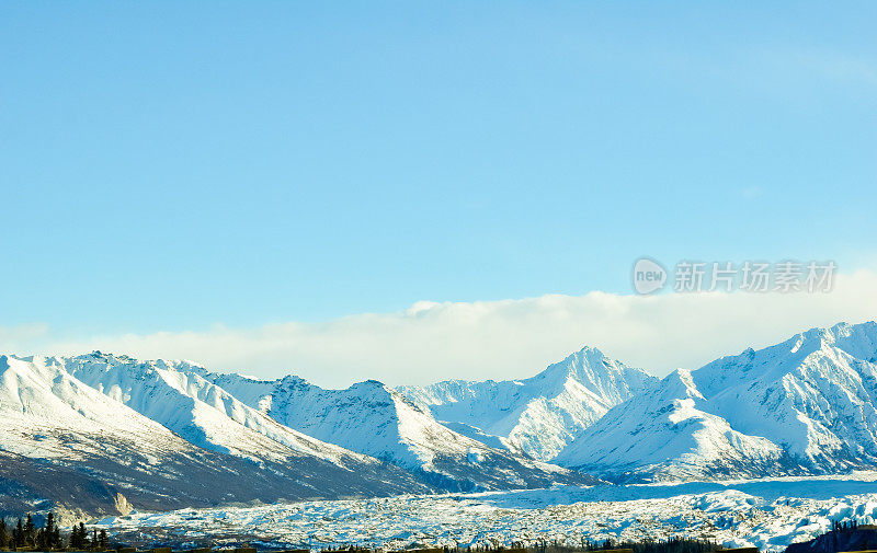 Matanuska冰川与Chugach山脉背景