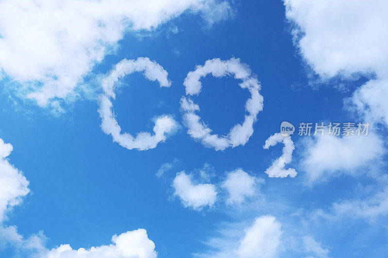 蓝天，二氧化碳。全球气候变暖的概念。自然灾害和大灾难