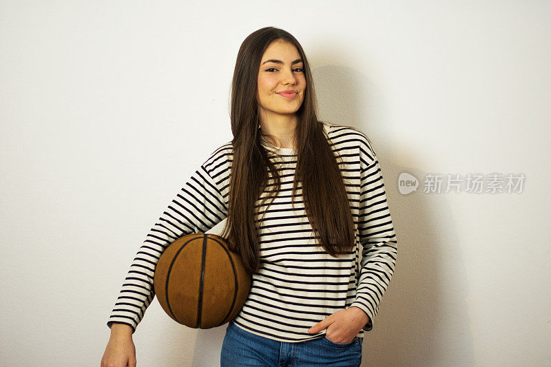 篮球的女孩