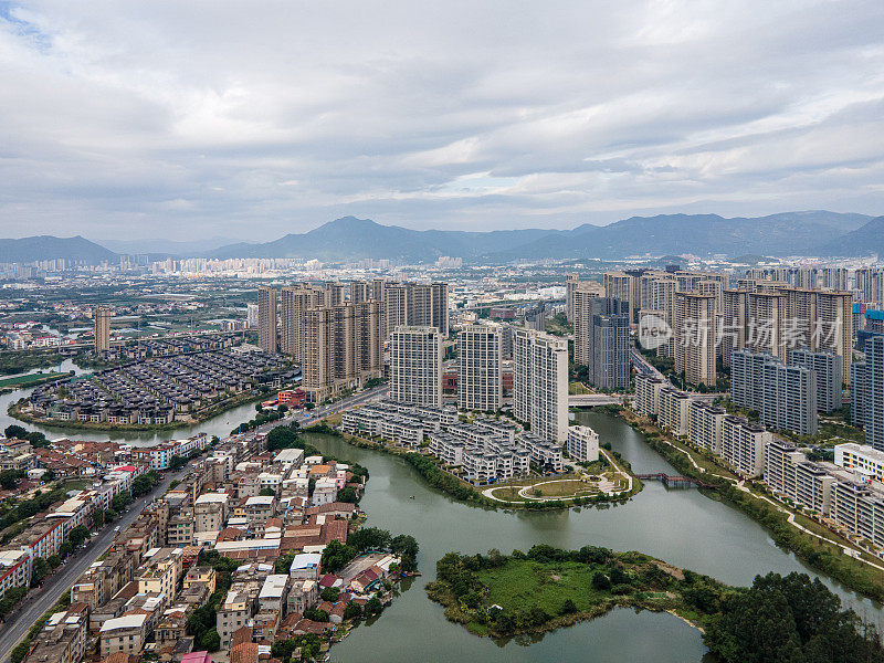 城市沿河居民区