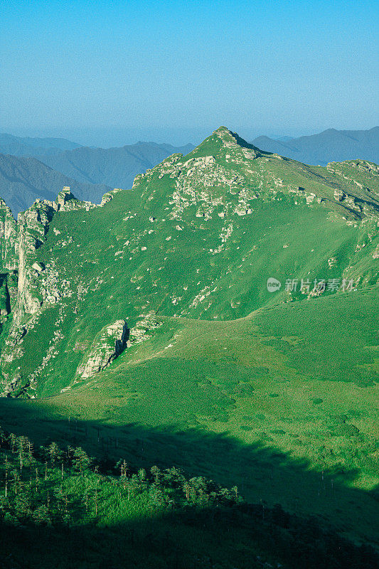 中国陕西省秦岭的夏季高山风光