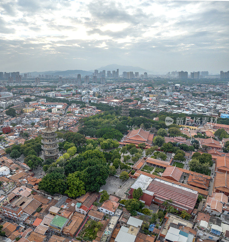 中国福建省泉州市历城区泉州西街及开元寺航拍图