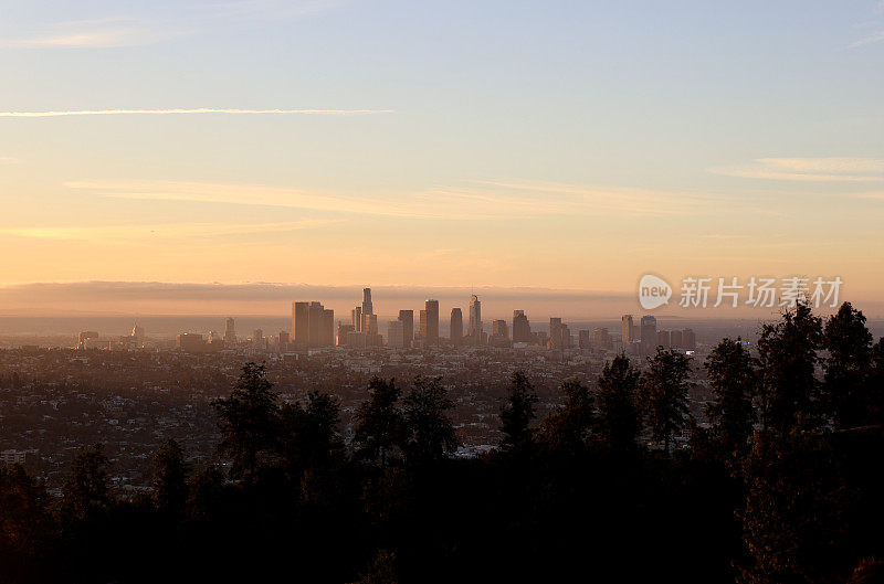 洛杉矶天际线上的黎明