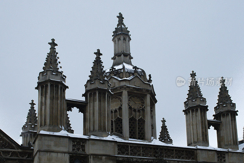 剑桥国王学院教堂大门上的雪