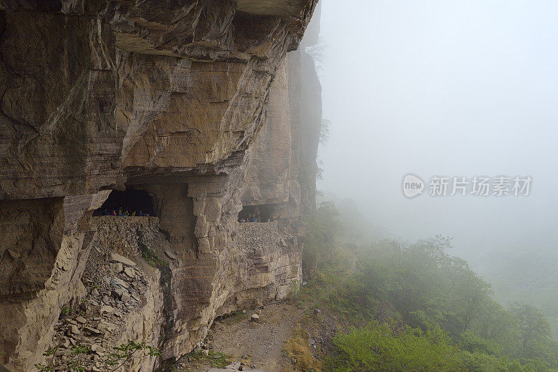 太行山悬壁公路(悬崖隧道)