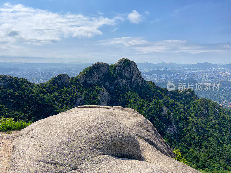 夏季首尔北汉山国立公园