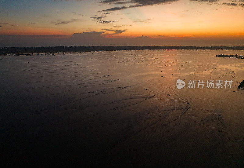 顺化省潭江泻湖系统的光莱泻湖上的日出