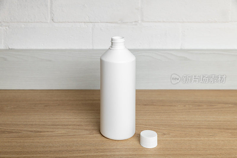 单个白色塑料瓶，侧面有盖子