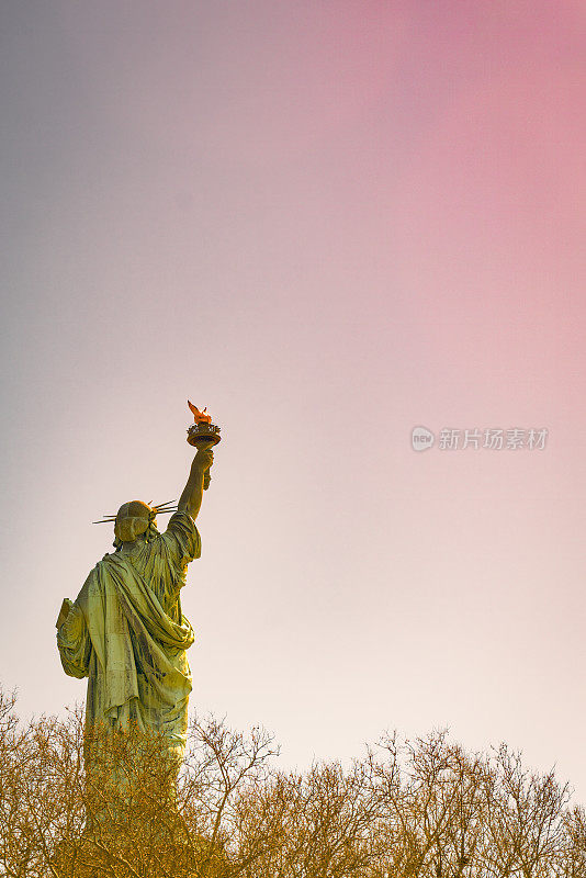 自由岛上的自由女神像