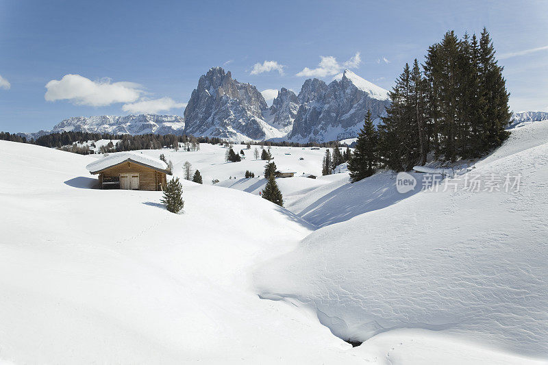 Dolomites的Langkofel山冬季景观(XXXL)