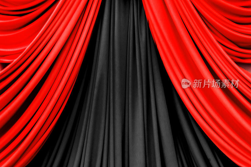 舞台上红黑相间的幕布