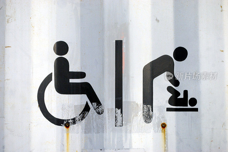 城市残疾人、父母和婴儿厕所标志