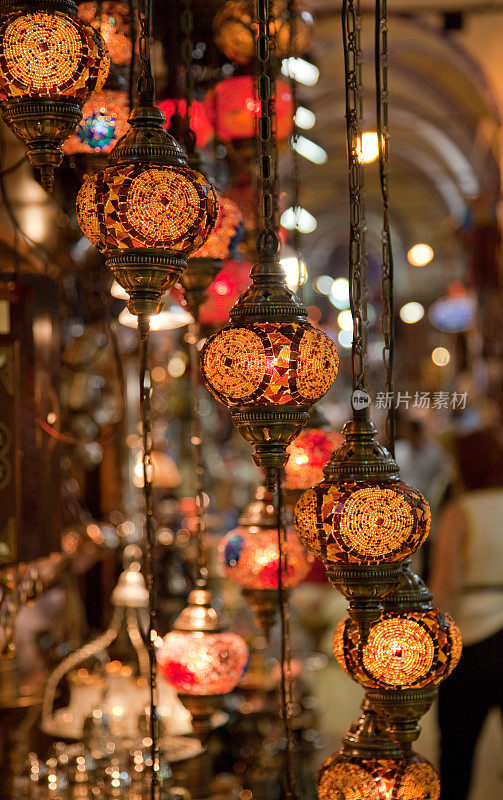 伊斯坦布尔大集市上的土耳其灯