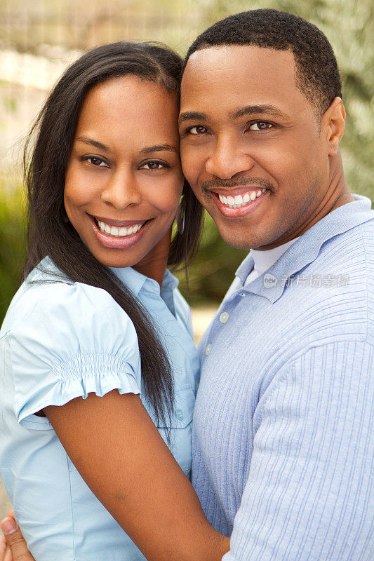 美丽的非裔美国人夫妇