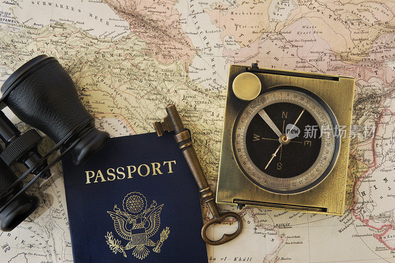 指南针，地图和护照