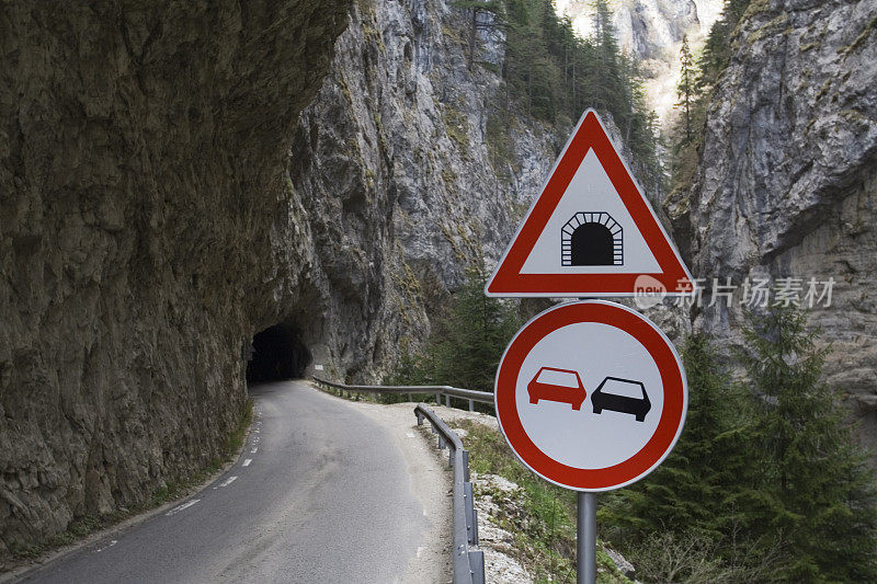 山里的隧道很危险