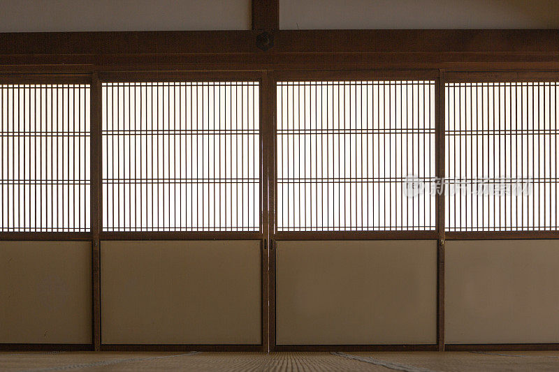 日本传统正二和纸门在日本京都寺庙