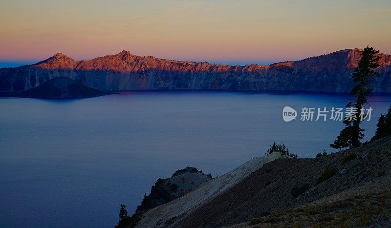 火山口湖火脊