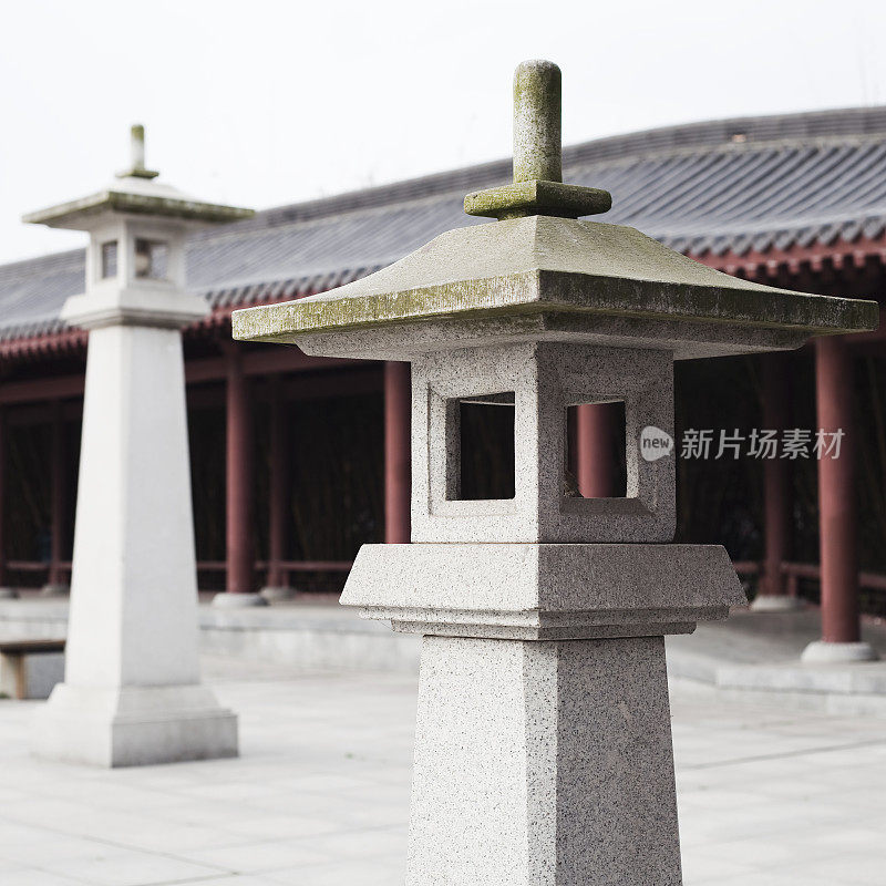 中国寺庙中的石灯塔