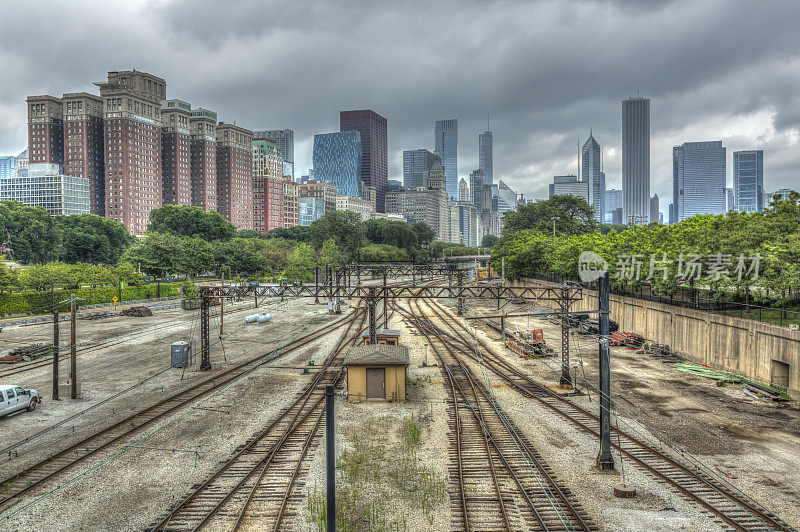 芝加哥的天际线和伊利诺斯州的市区铁路