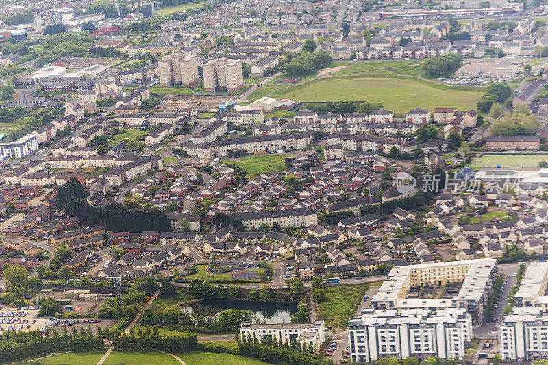 英格兰苏格兰爱丁堡的传统老式哥特式住宅和现代公寓