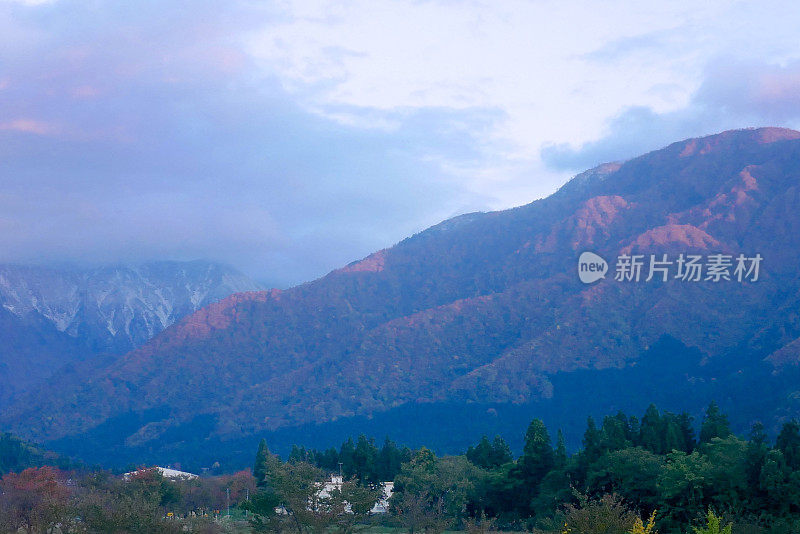 秋天的山在新泻