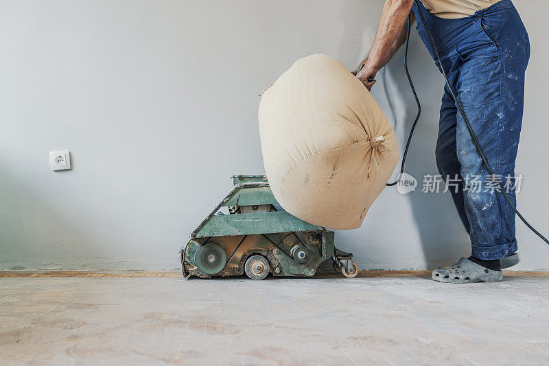 家居装修，拼花地板打磨