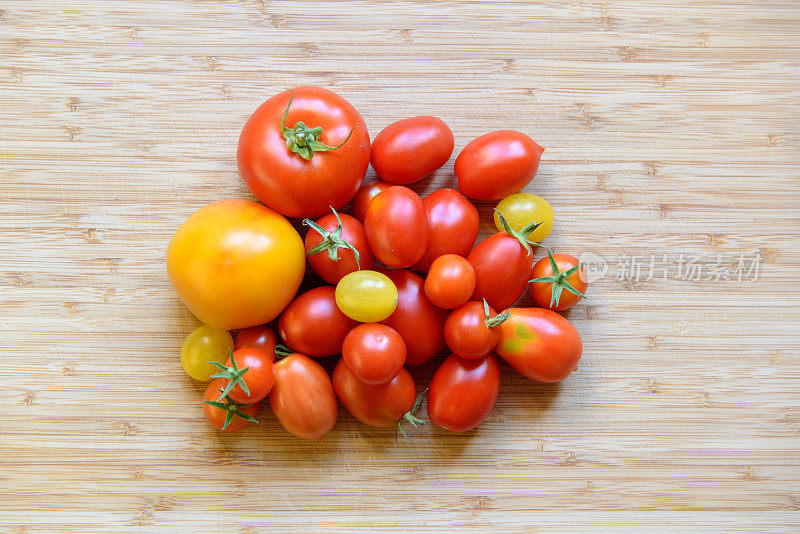 许多不同的番茄