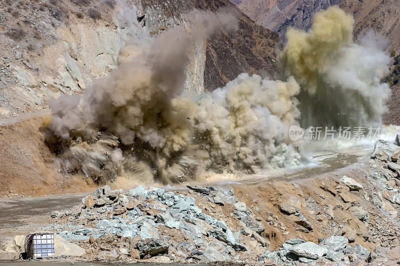 道路建设中爆破爆破