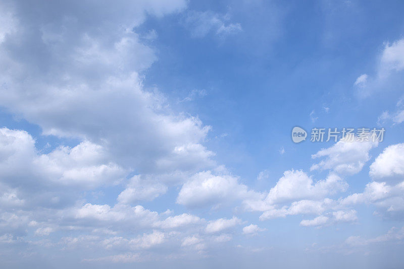 蓝天和云的背景