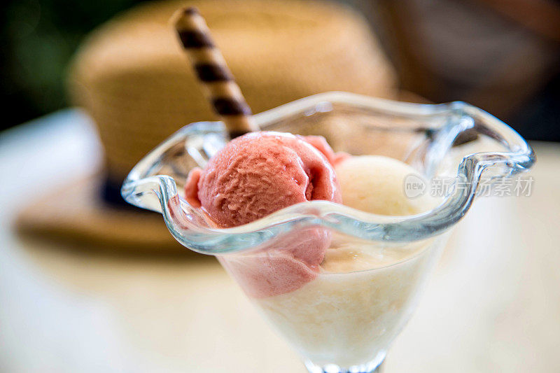 甜筒威化冰淇淋圣代