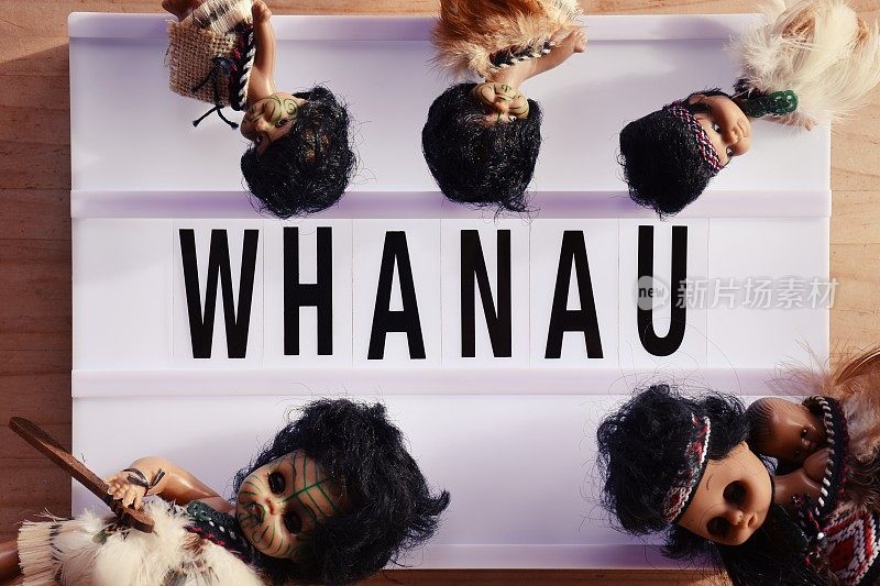 毛利语Whanau字意Family在灯箱趋势
