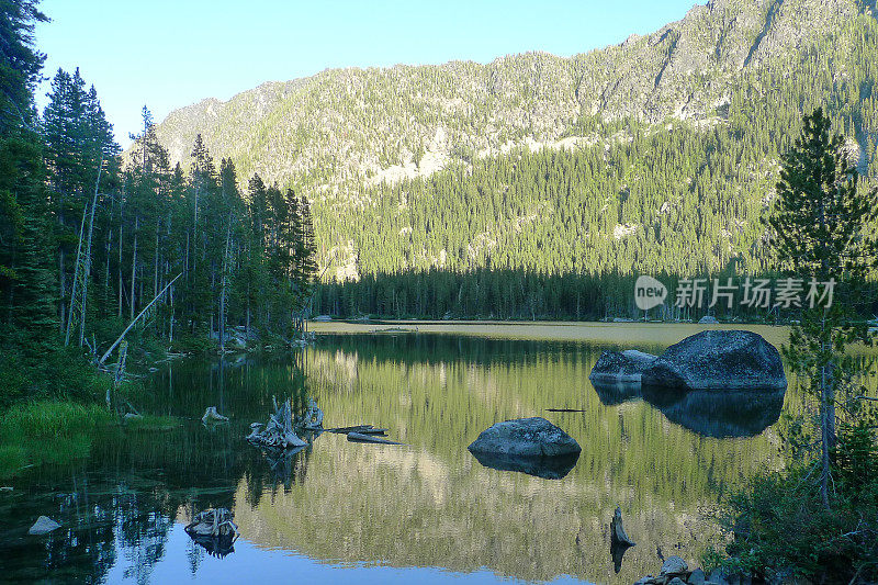 雪湖，迷人的湖泊步道