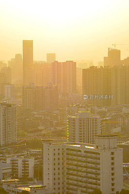 城市天际线在日出，成都，中国