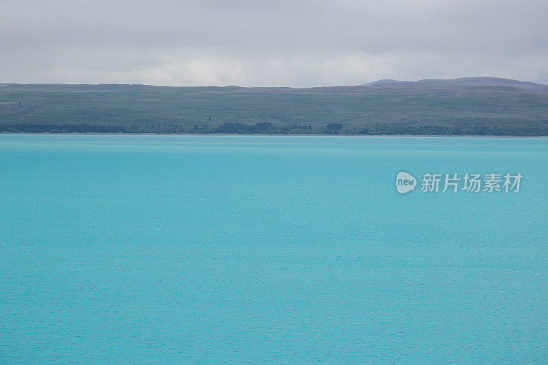 不可思议的蓝绿色的水南新西兰的水道