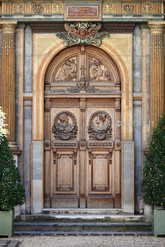 巴黎市中心的文艺复兴前门
