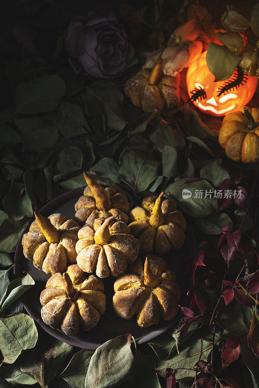 秋天的南瓜面包，用自制的南瓜形状的包子
