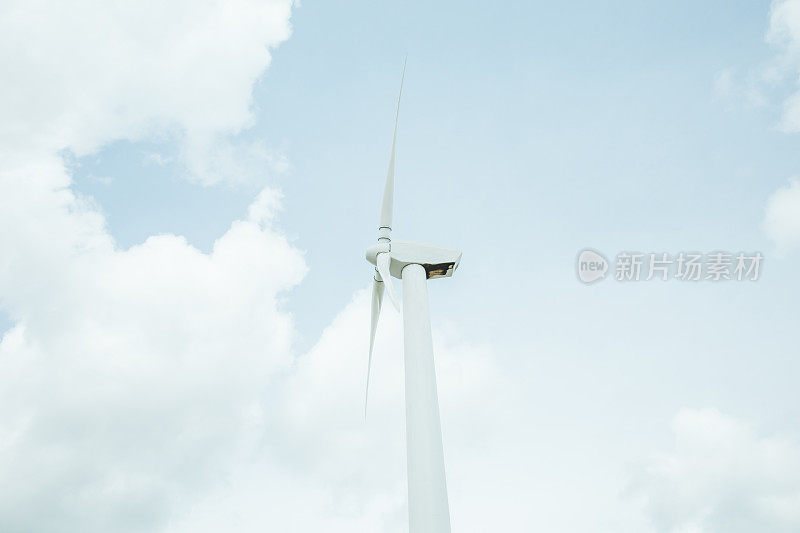 风力发电站，蓝天白云，清洁能源