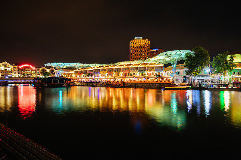 新加坡夜晚的克拉克码头