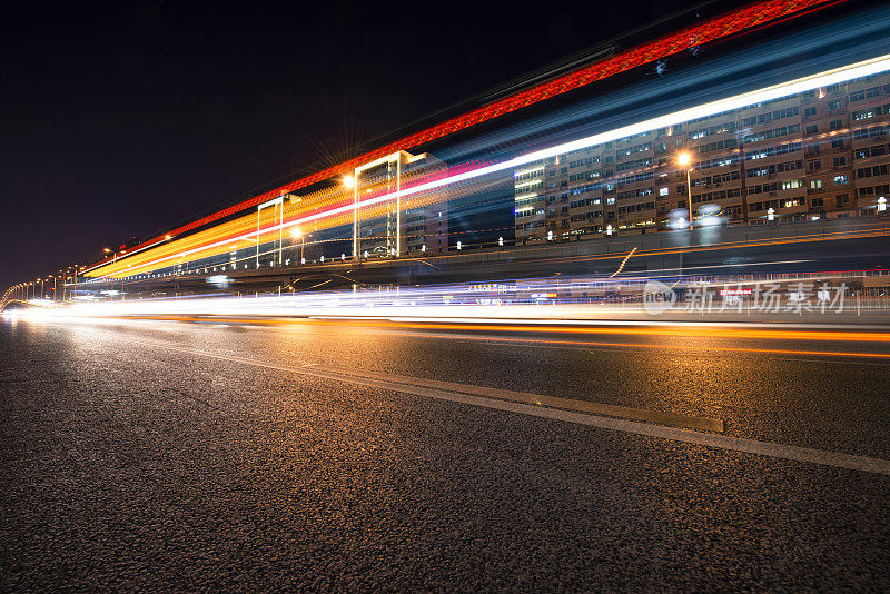 城市公路夜间交通