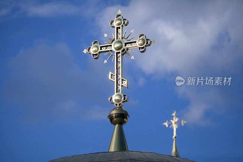 基辅石窟修道院的镀金十字架。