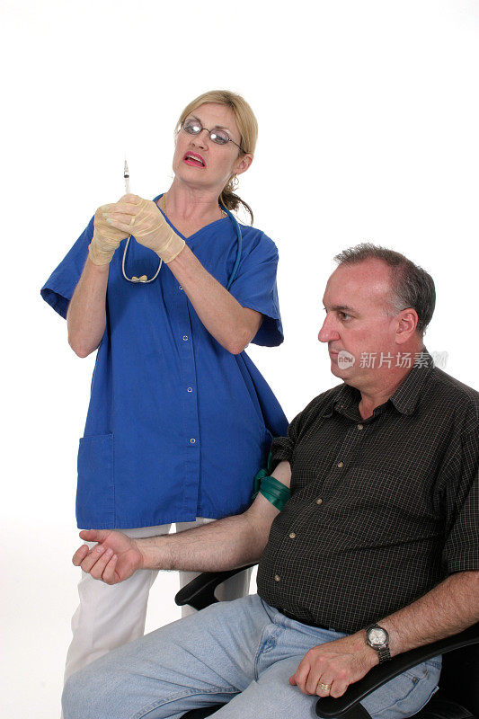 女护士给病人打针