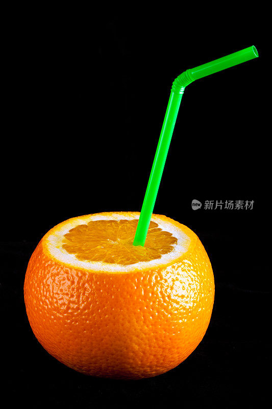 橙汁配吸管