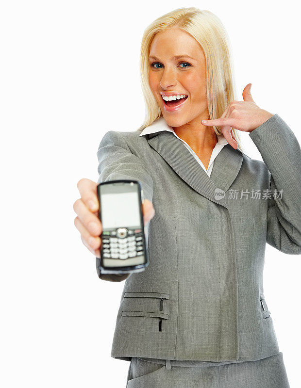 打电话给我:年轻的商务女性拿着手机